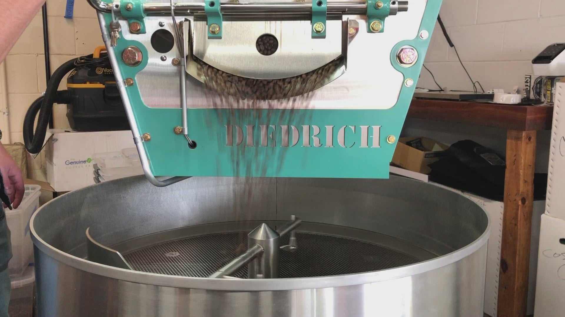 Load video: Fresh roasted no fillers, no flavors, no preservatives just 100% arabica coffee!